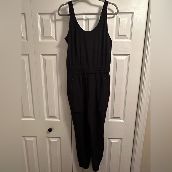 Athleta Unbound Black Sleeveless Jumpsuit,long legs,stretch,cargo pockets Small - Picture 10 of 14